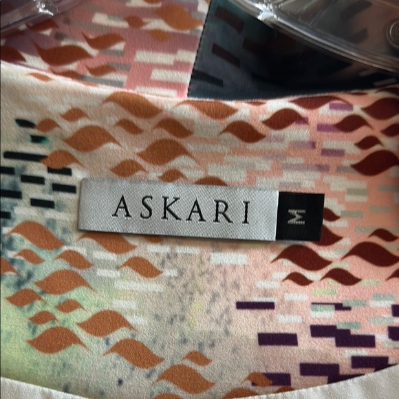 Askari Cropped Multicolor Jacket - Picture 2 of 4